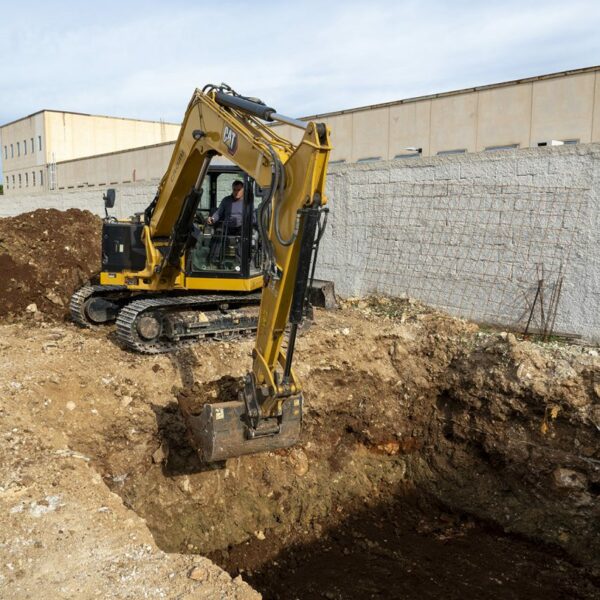 Noleggio Mini Escavatore CAT 308 cingolato