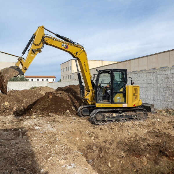 Noleggio Mini Escavatore CAT 308 cingolato