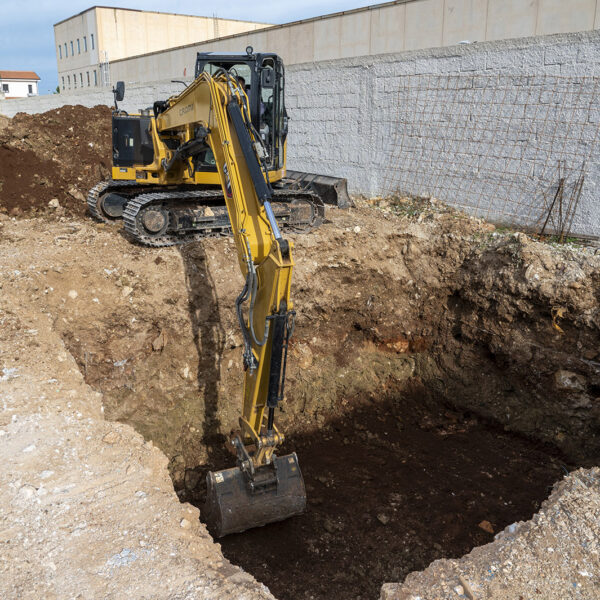 Noleggio Mini Escavatore CAT 308 cingolato