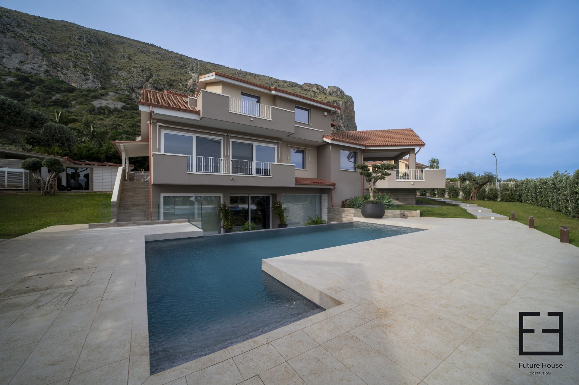 Realizzazione di una villa unifamiliare con Piscina