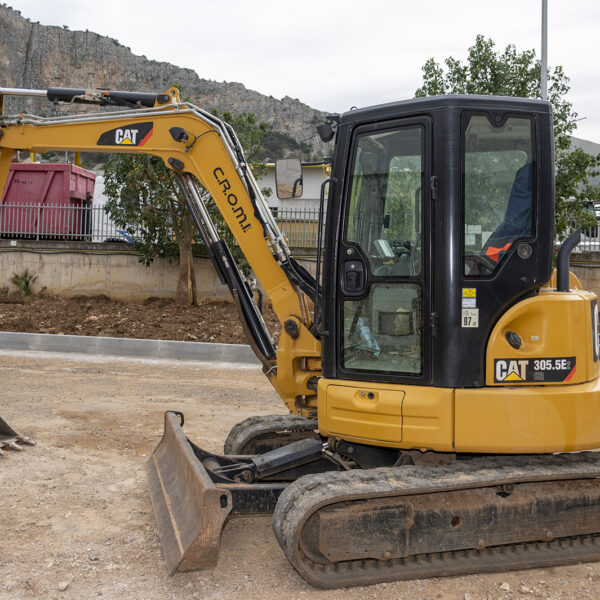 Noleggio Mini Escavatore CAT 305.5E2 cingolato/gommato