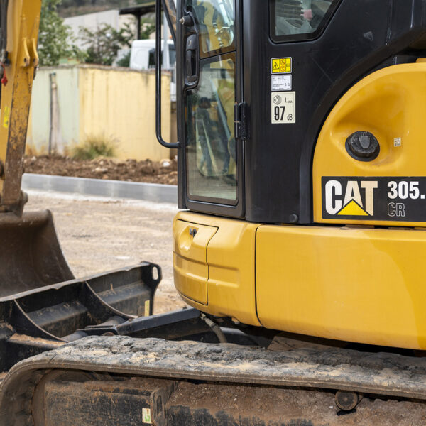 Noleggio Mini Escavatore CAT 305.5E2 cingolato/gommato