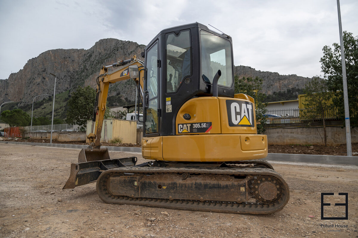 Noleggio Mini Escavatore CAT 305.5E2 cingolato/gommato