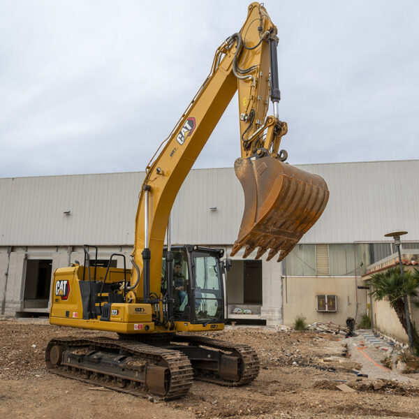 Noleggio Escavatore CAT 323 CAT