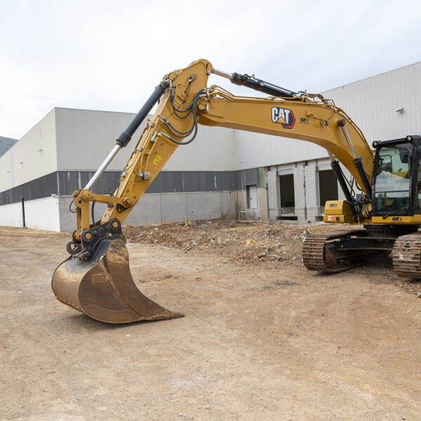 Noleggio Escavatore CAT 323