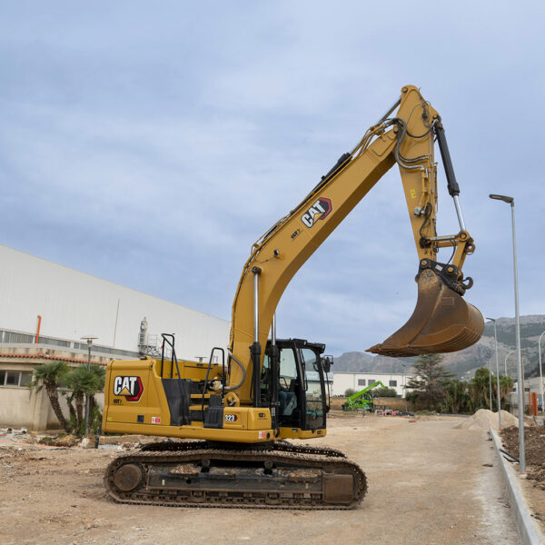 Noleggio Escavatore CAT 323