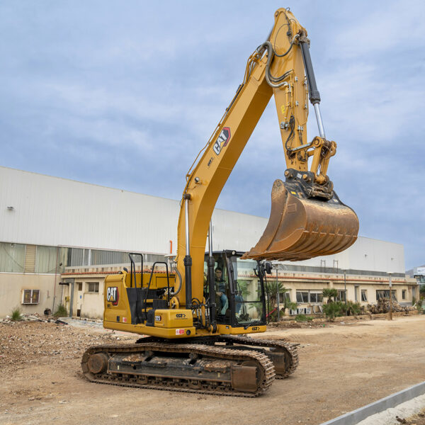 Noleggio Escavatore CAT 323